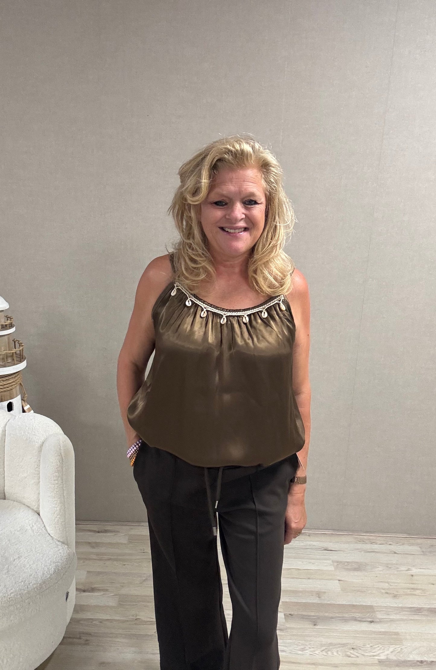 Silky top met schelpjes Vera-Jo Donkerbruin