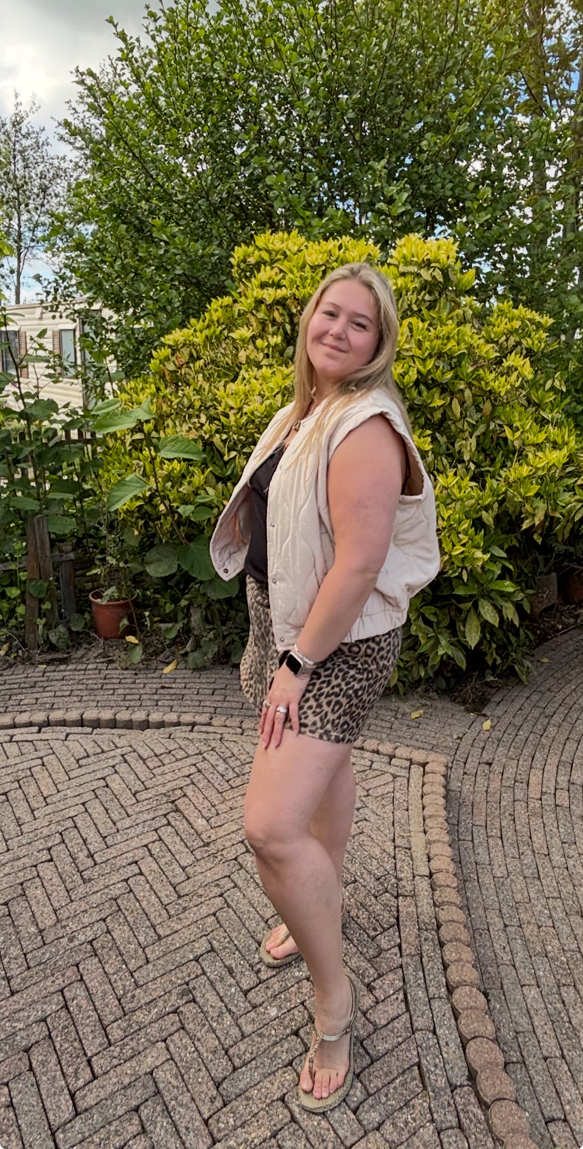 Beige bodywarmer met strass van Gemma Ricceri