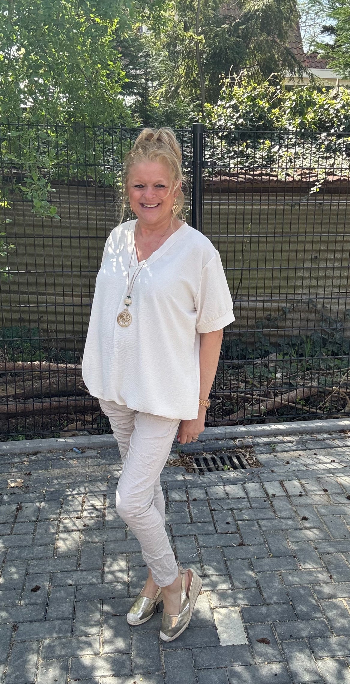 Top Bobby met ketting Offwhite