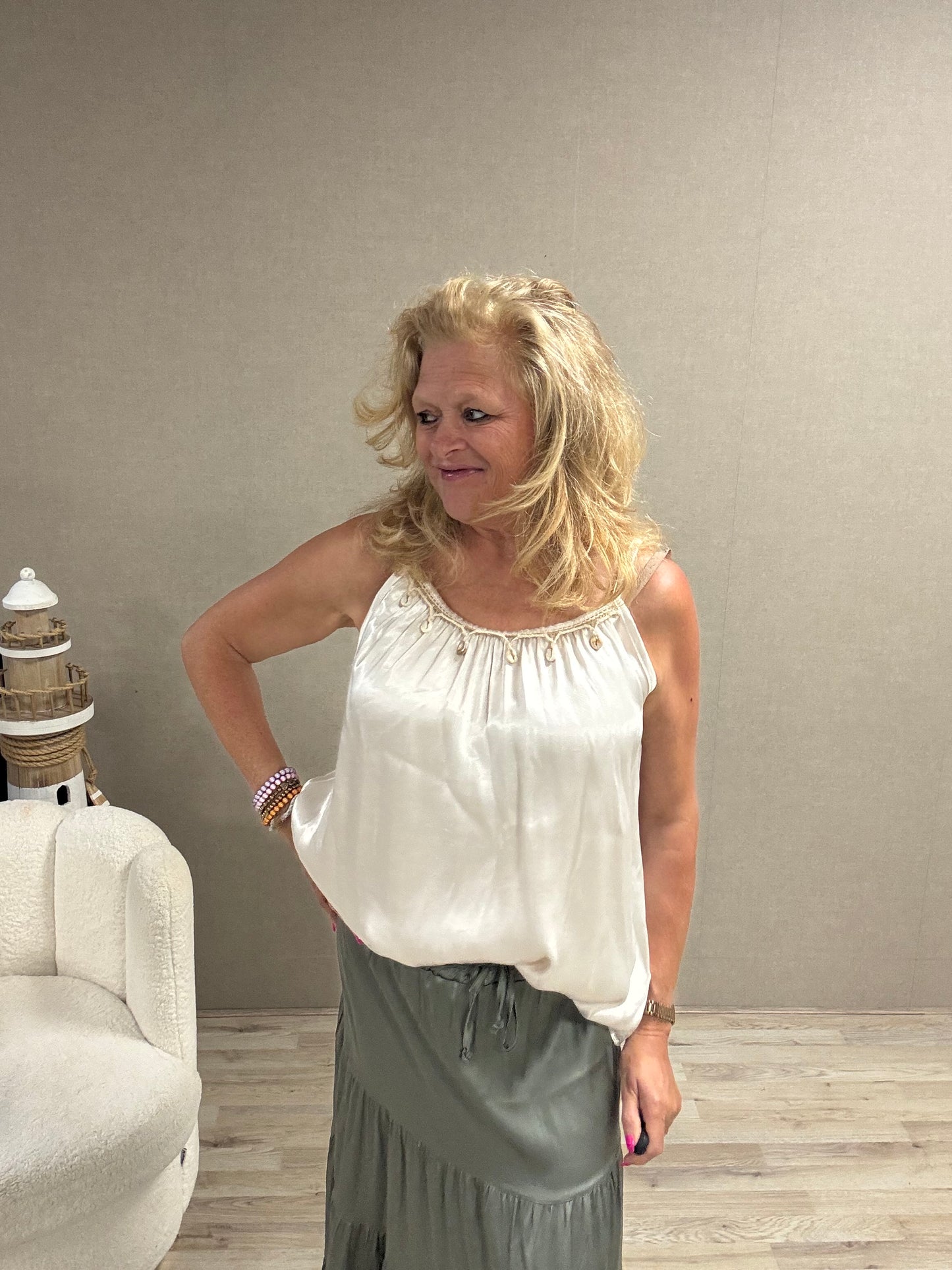 Silky top met schelpjes Vera-Jo Offwhite