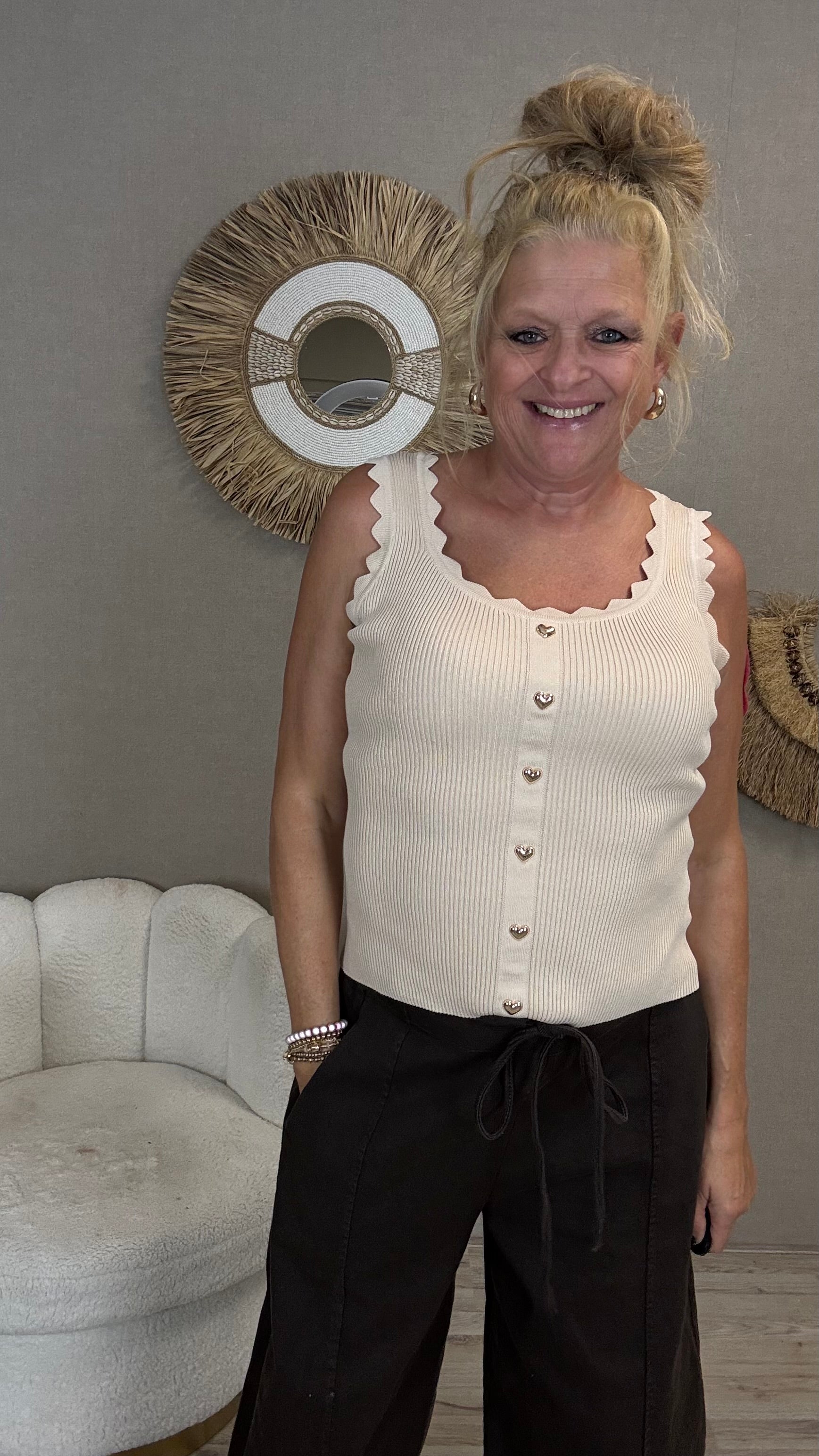 By Clara rib top met hartjes knoopjes