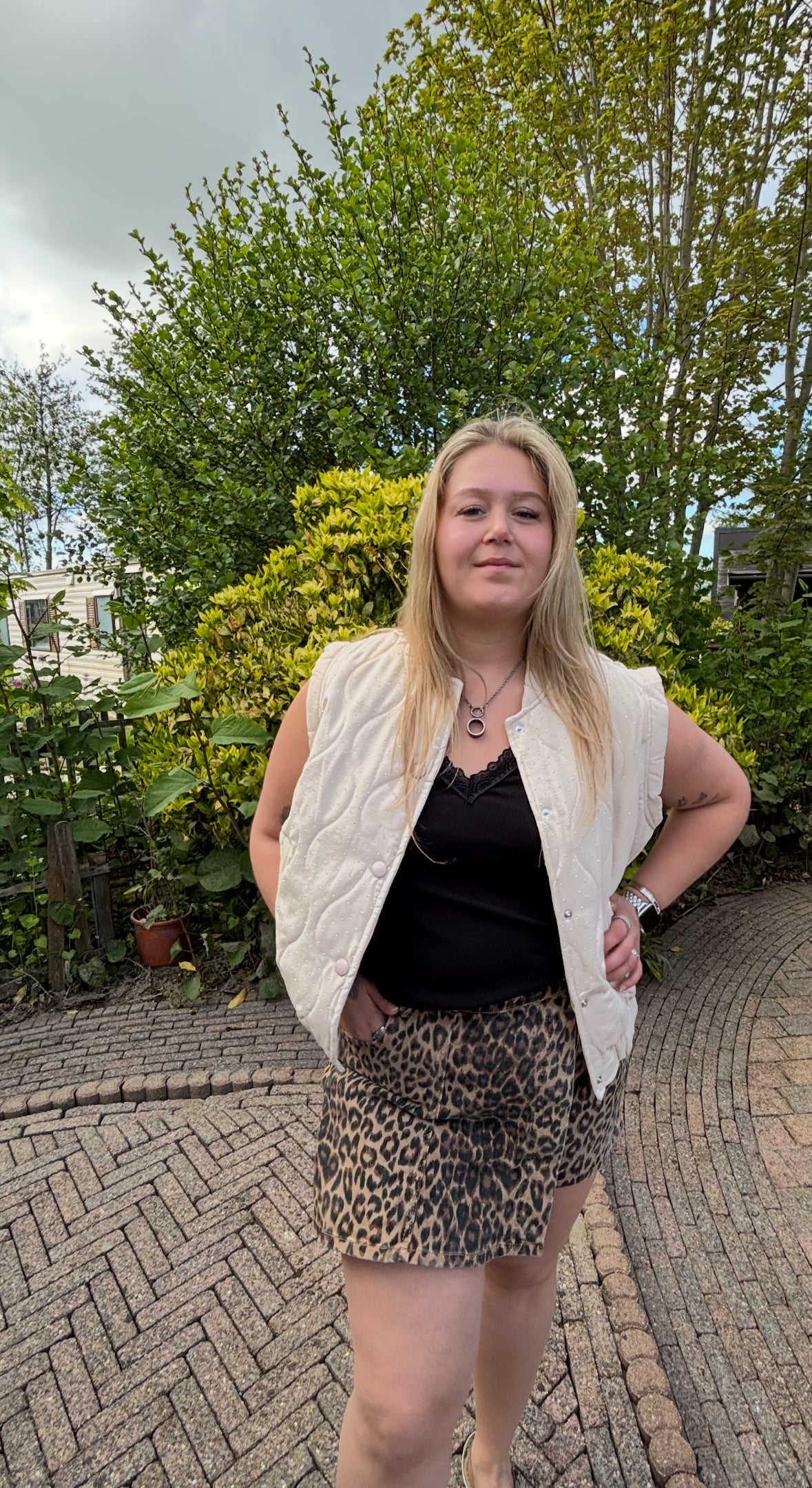 Beige bodywarmer met strass van Gemma Ricceri