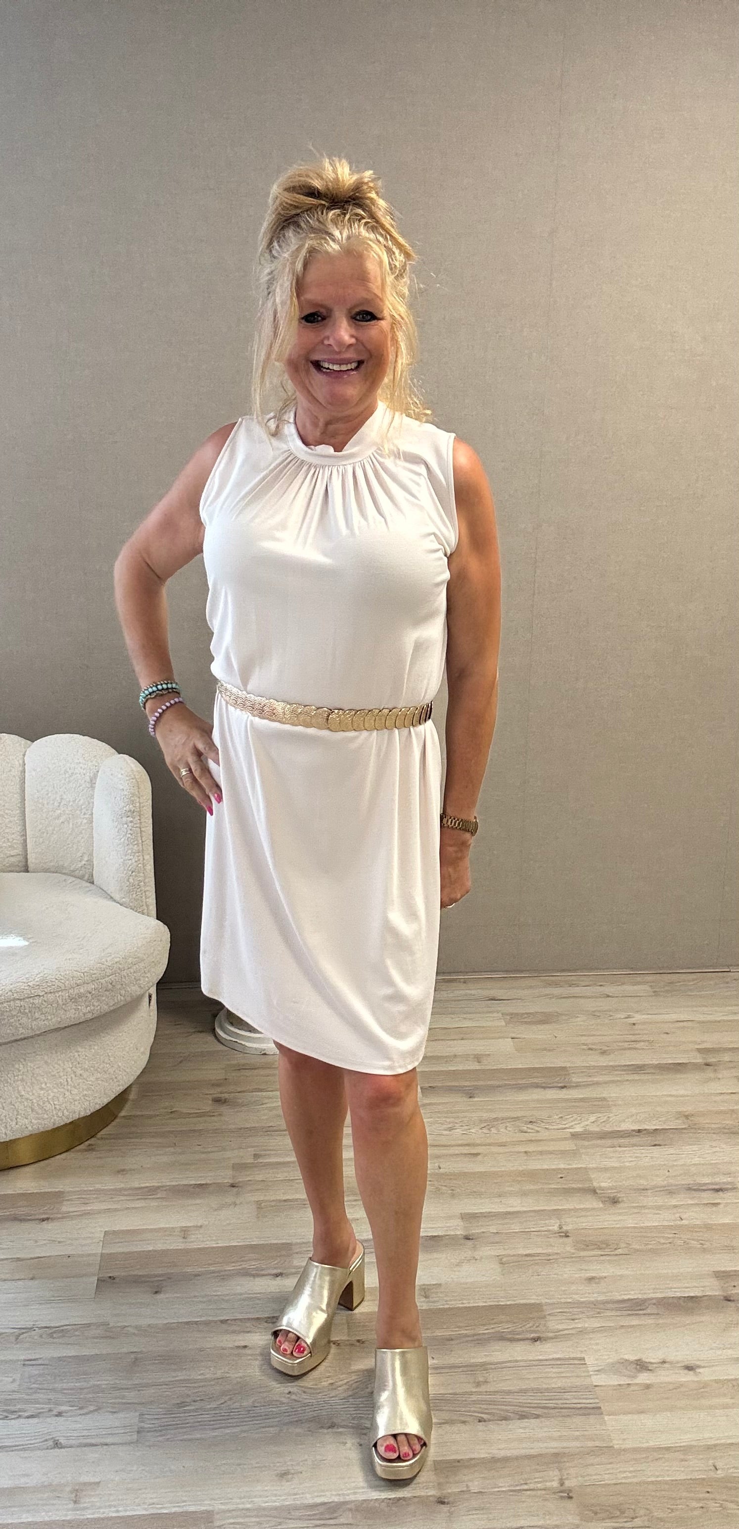 Halter Jurk Mooij Beige