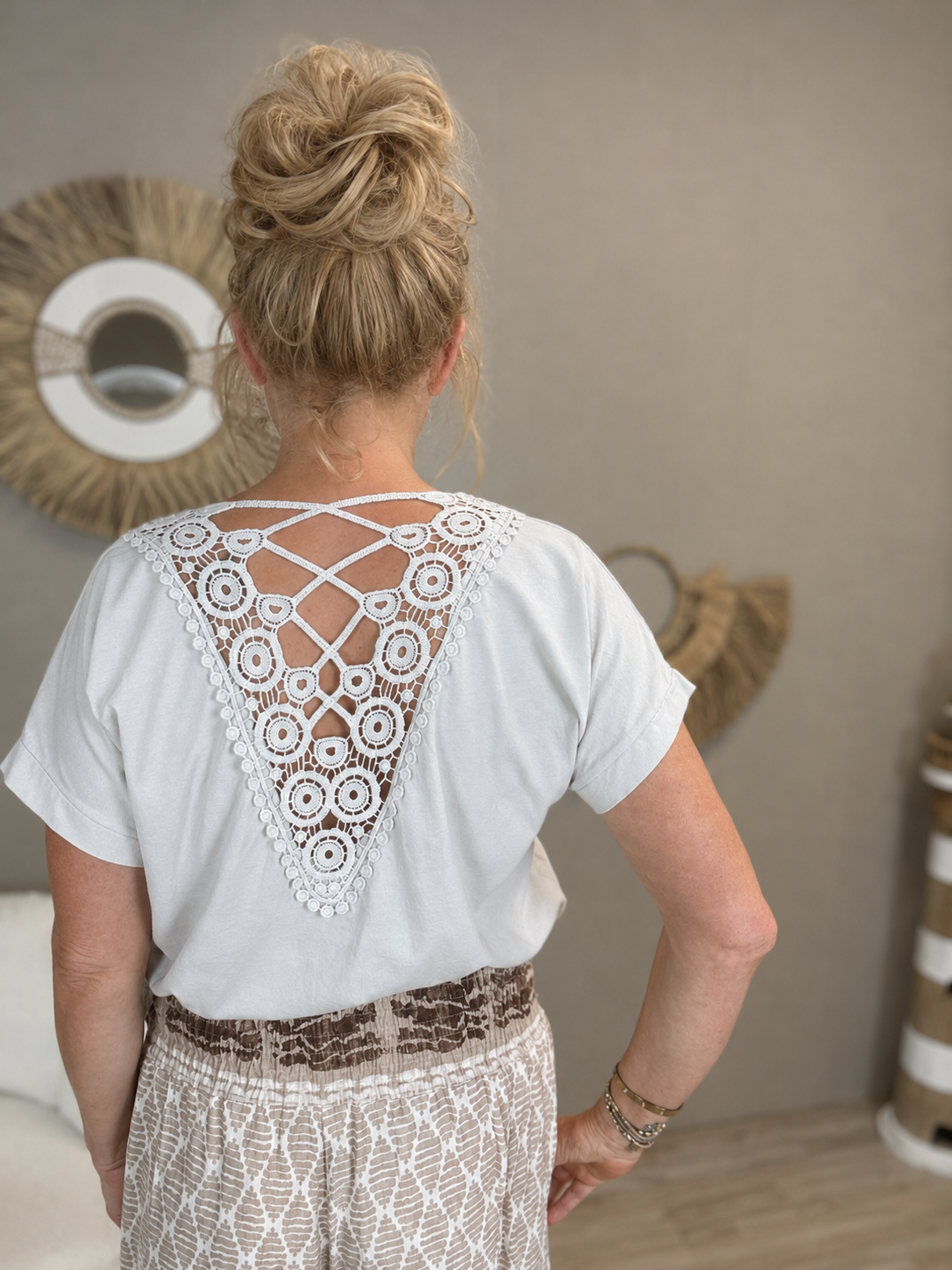 Top Liv – Kanten Rugdetail Beige