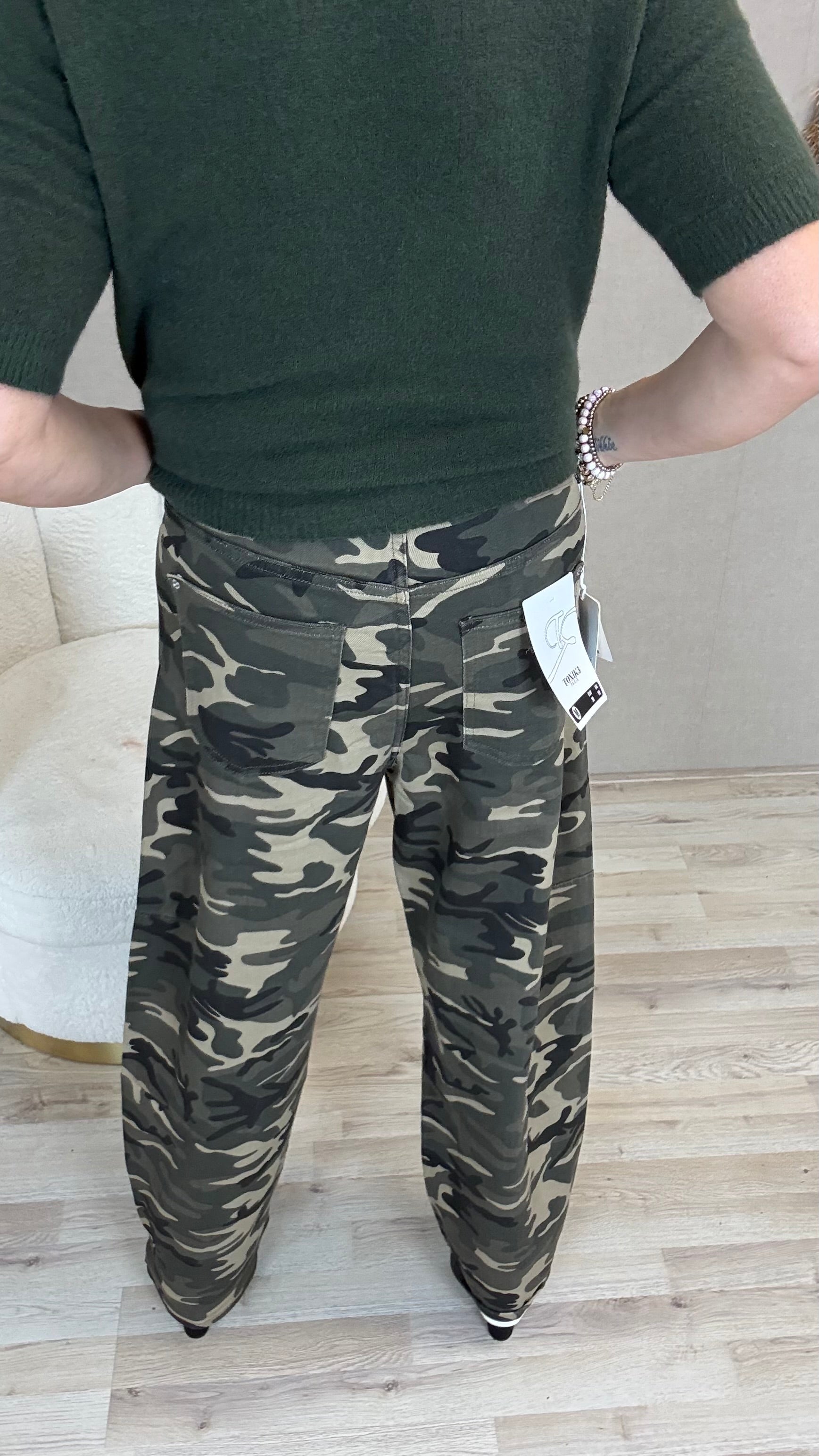 CAMOUFLAGE PRINT BALLOON JEANS VAN TOXIK L21631