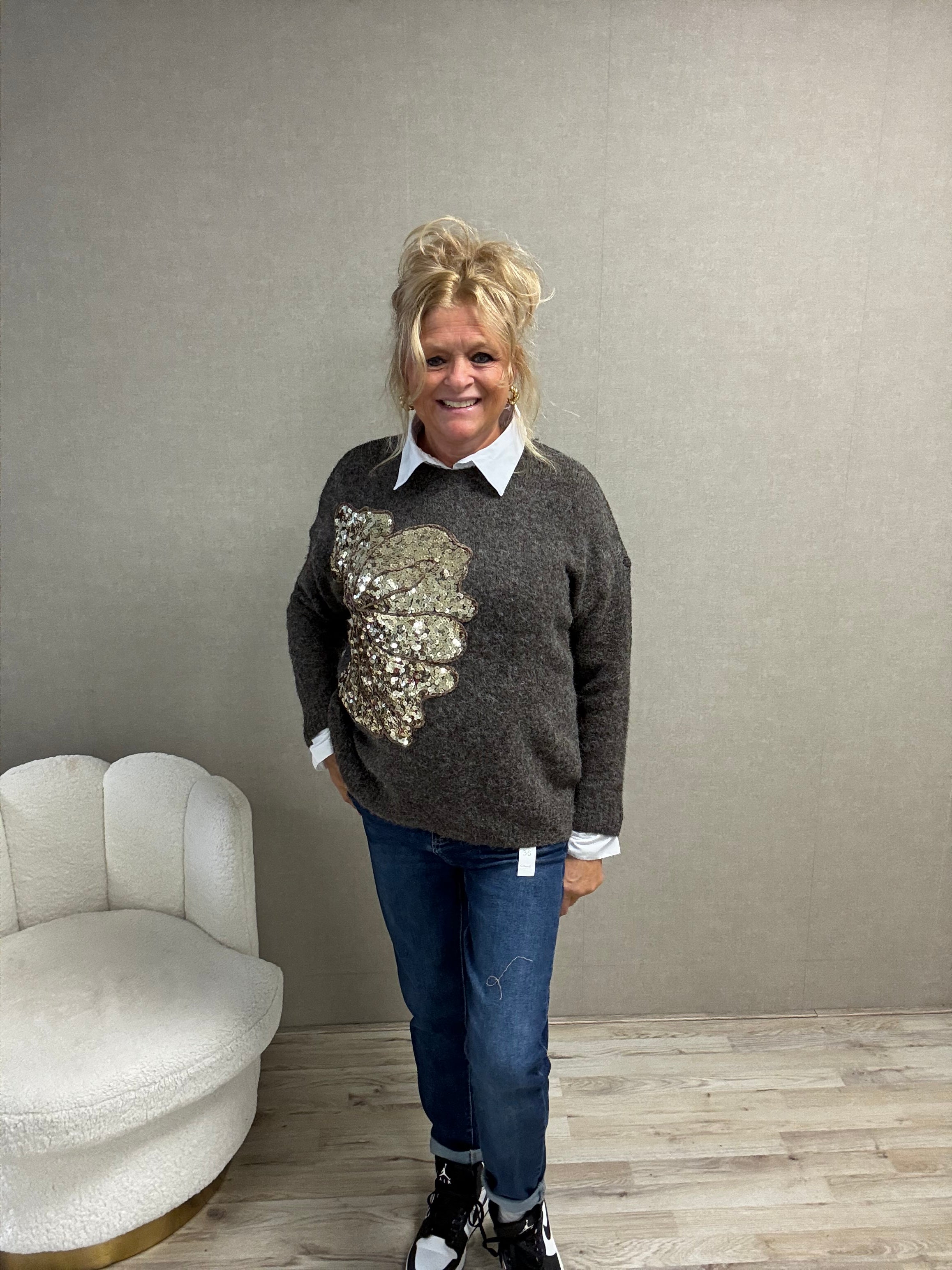 Trui met Pailletten Flower – Donkergrijs
