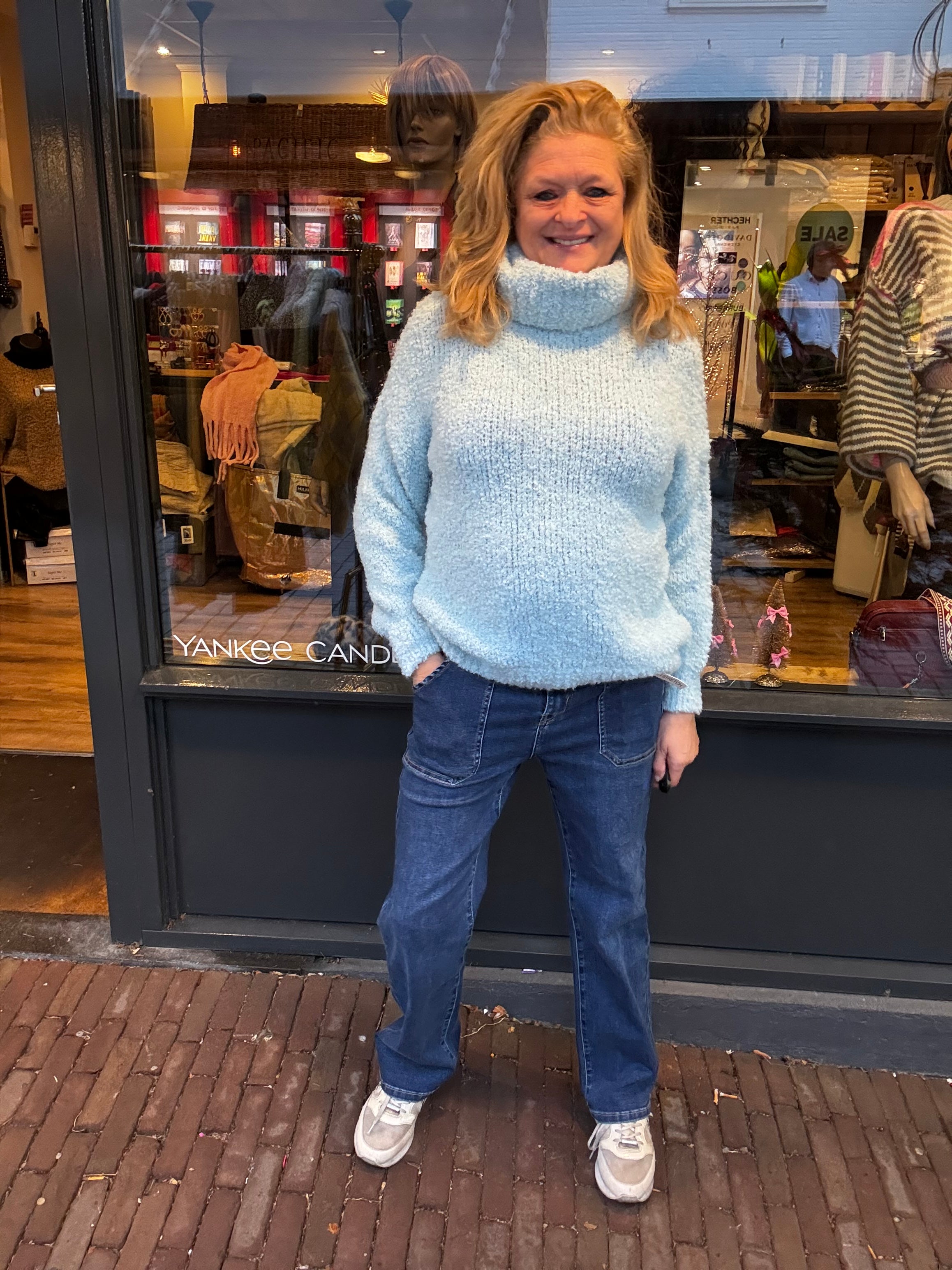 Bouclé Trui met col Lichtblauw