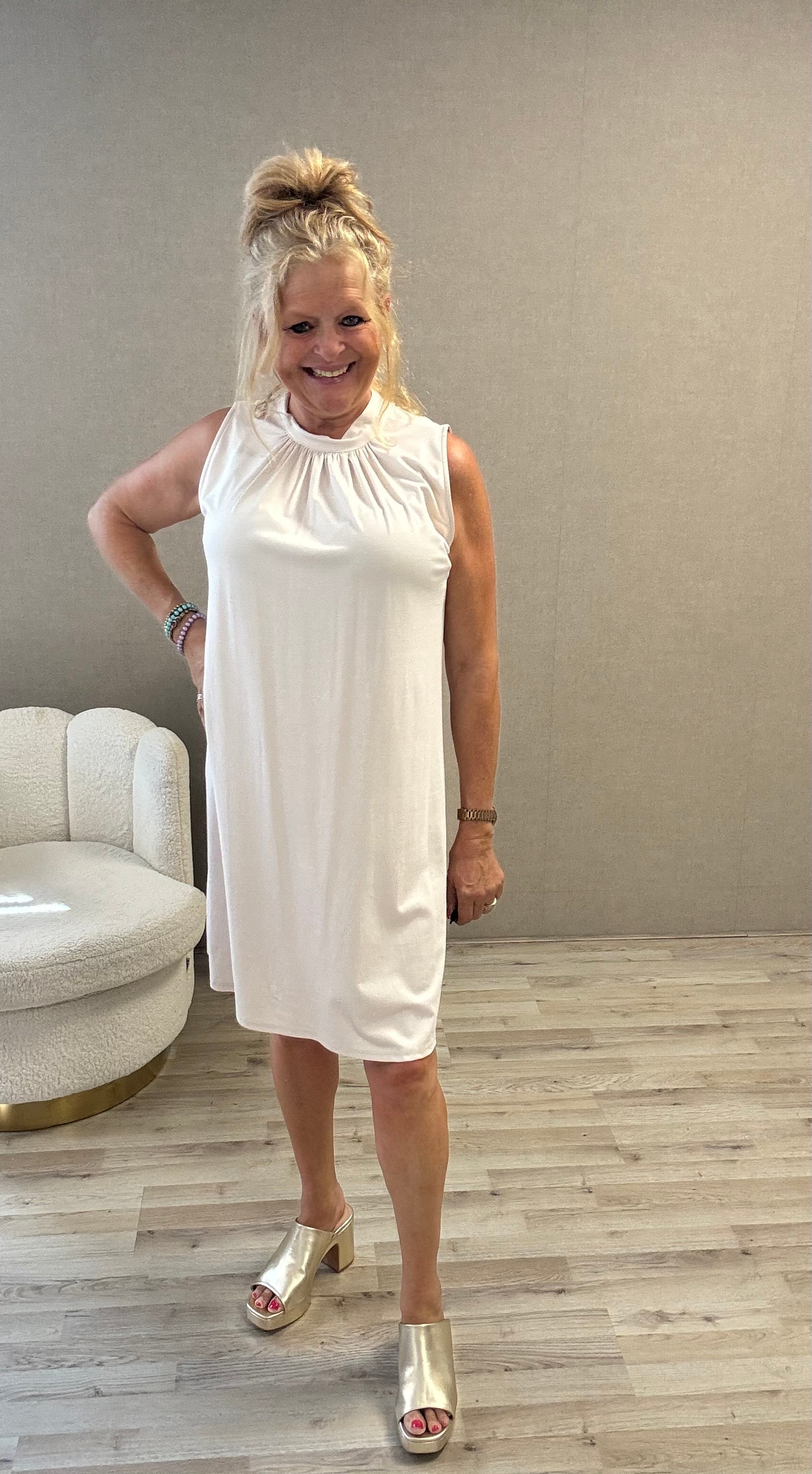 Halter Jurk Mooij Beige