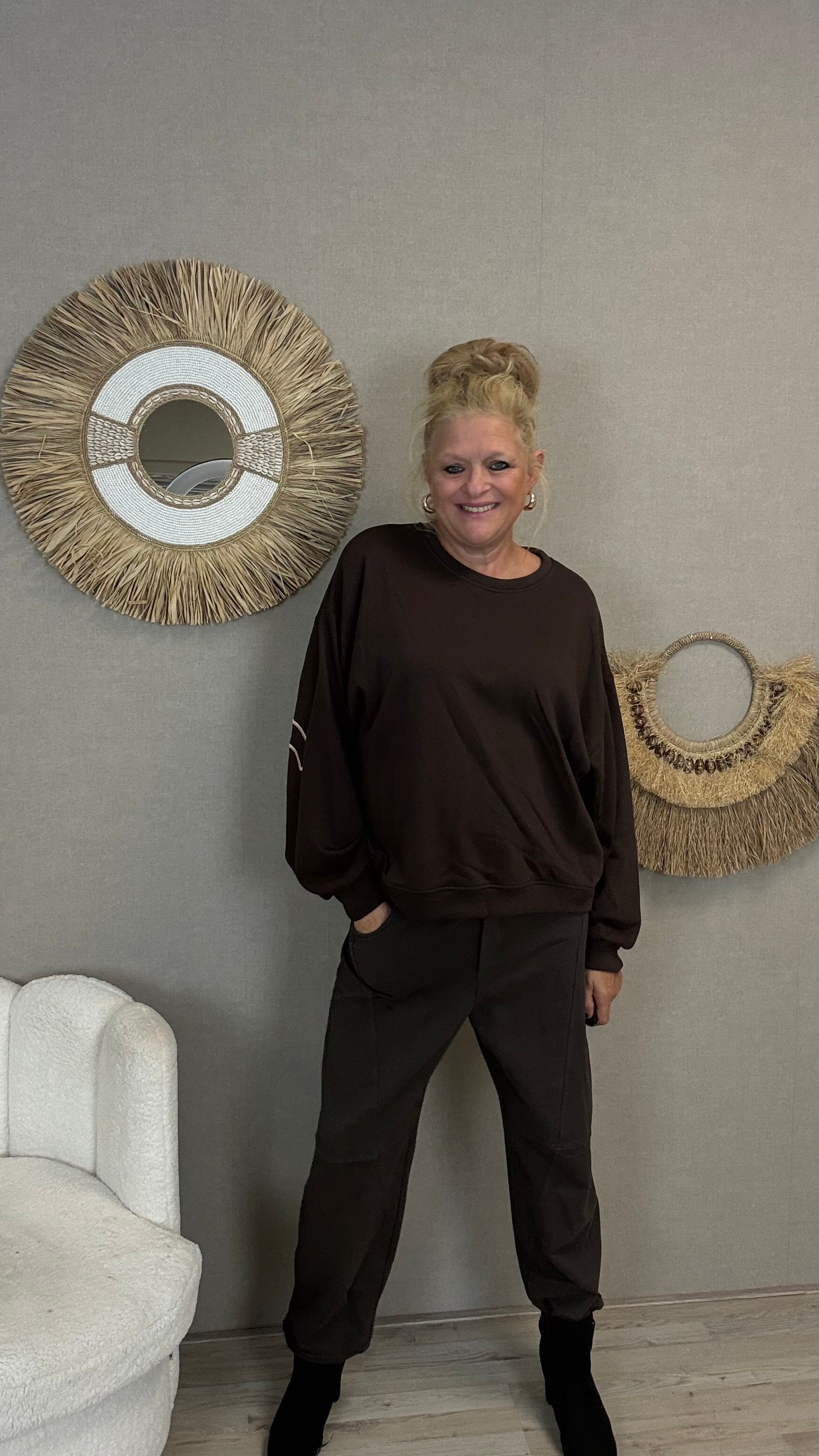 Mooij Sweater Never Ordinary Bruin