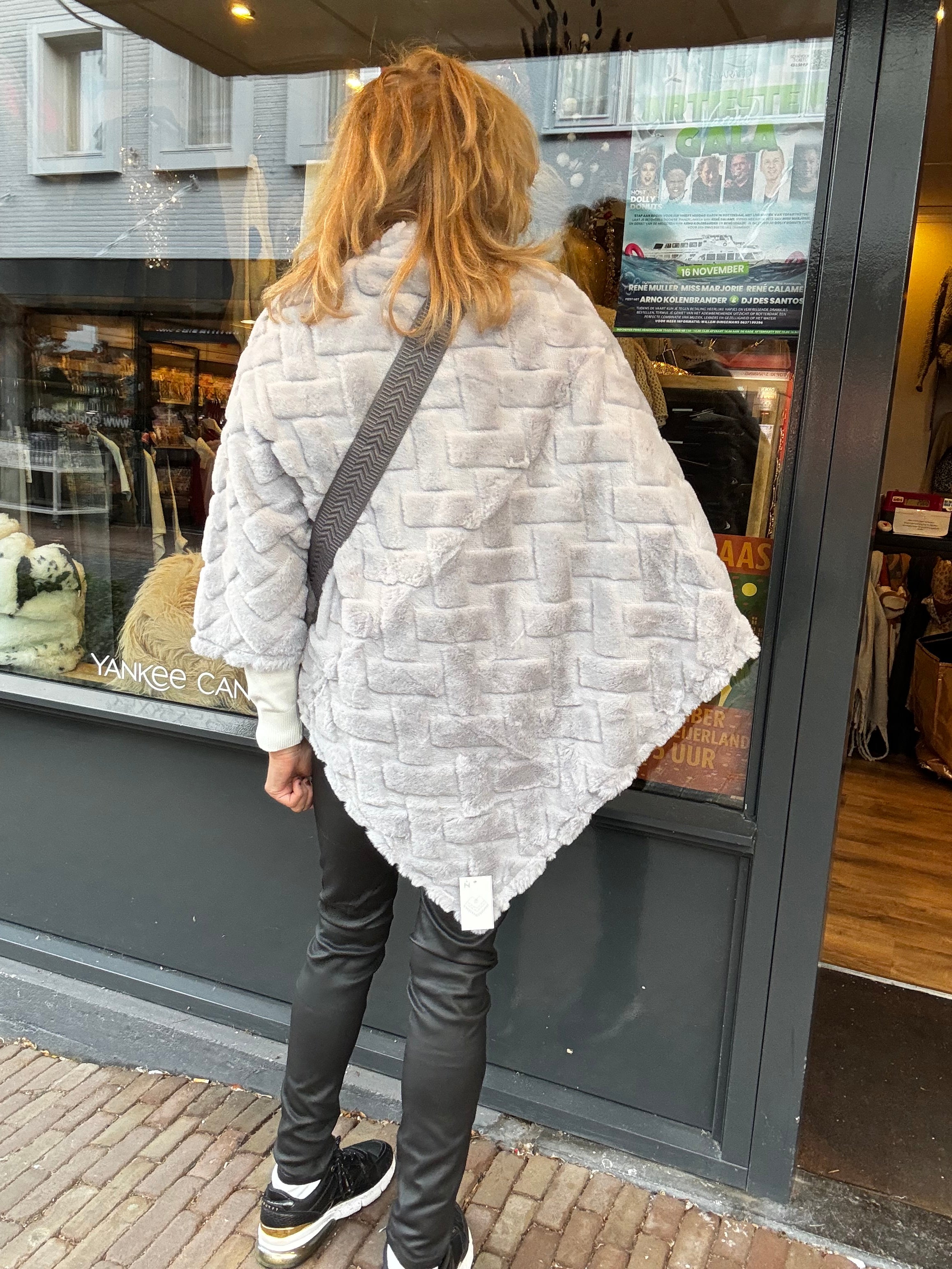 Poncho Maaike Grijs