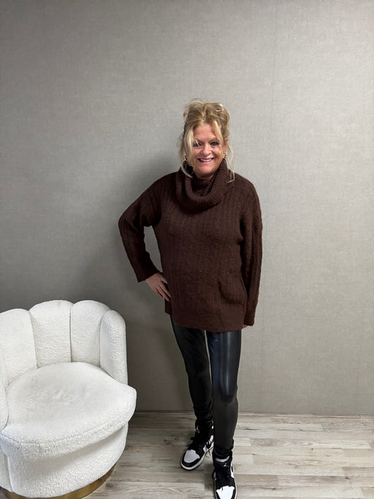 Coltrui Romy – Oversized Trui met Ruime Col Bruin