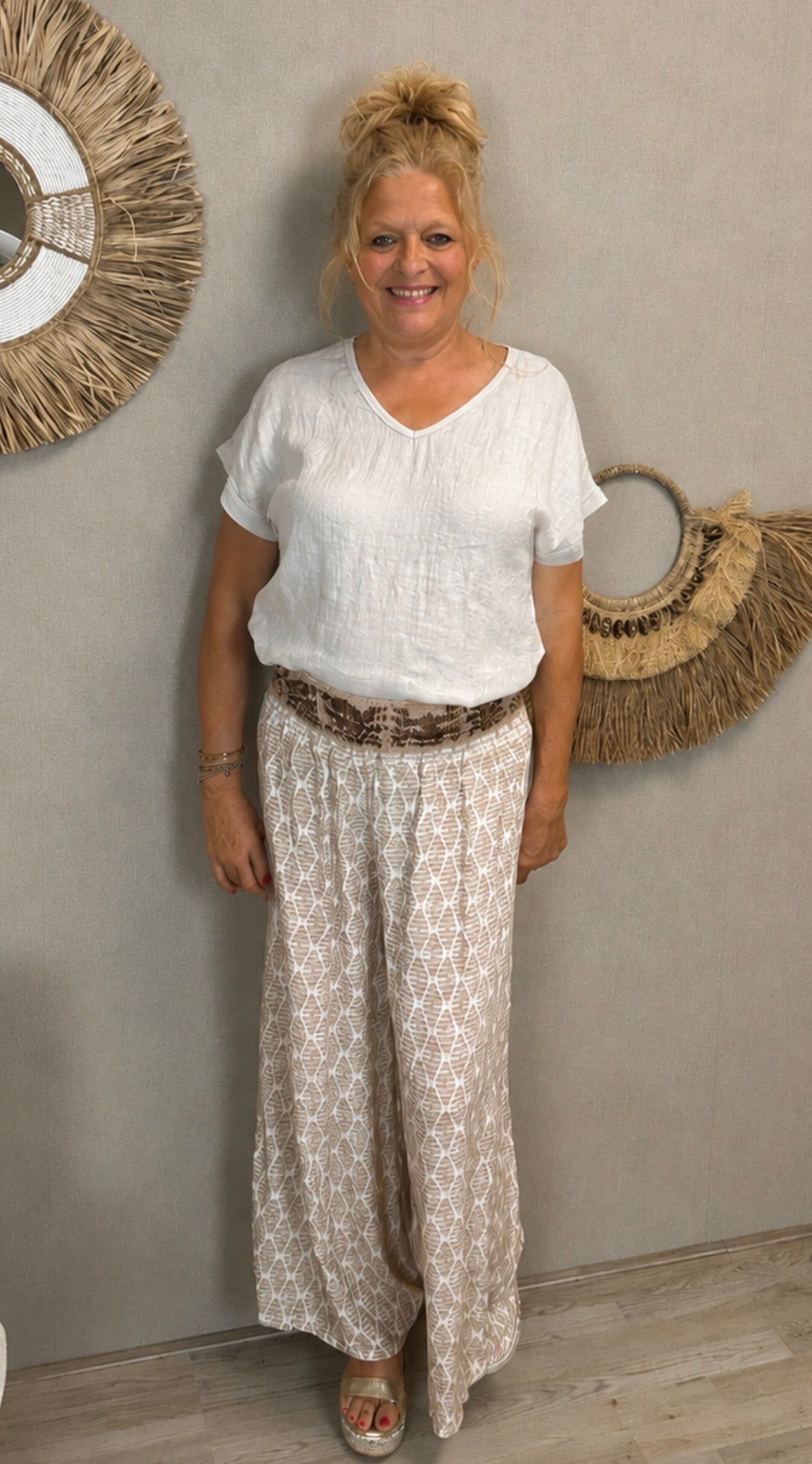 Top Liv – Kanten Rugdetail Beige