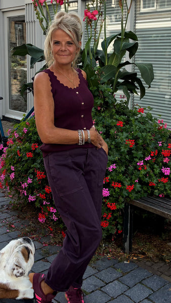 By Clara rib top met hartjes knoopjes Bordeaux