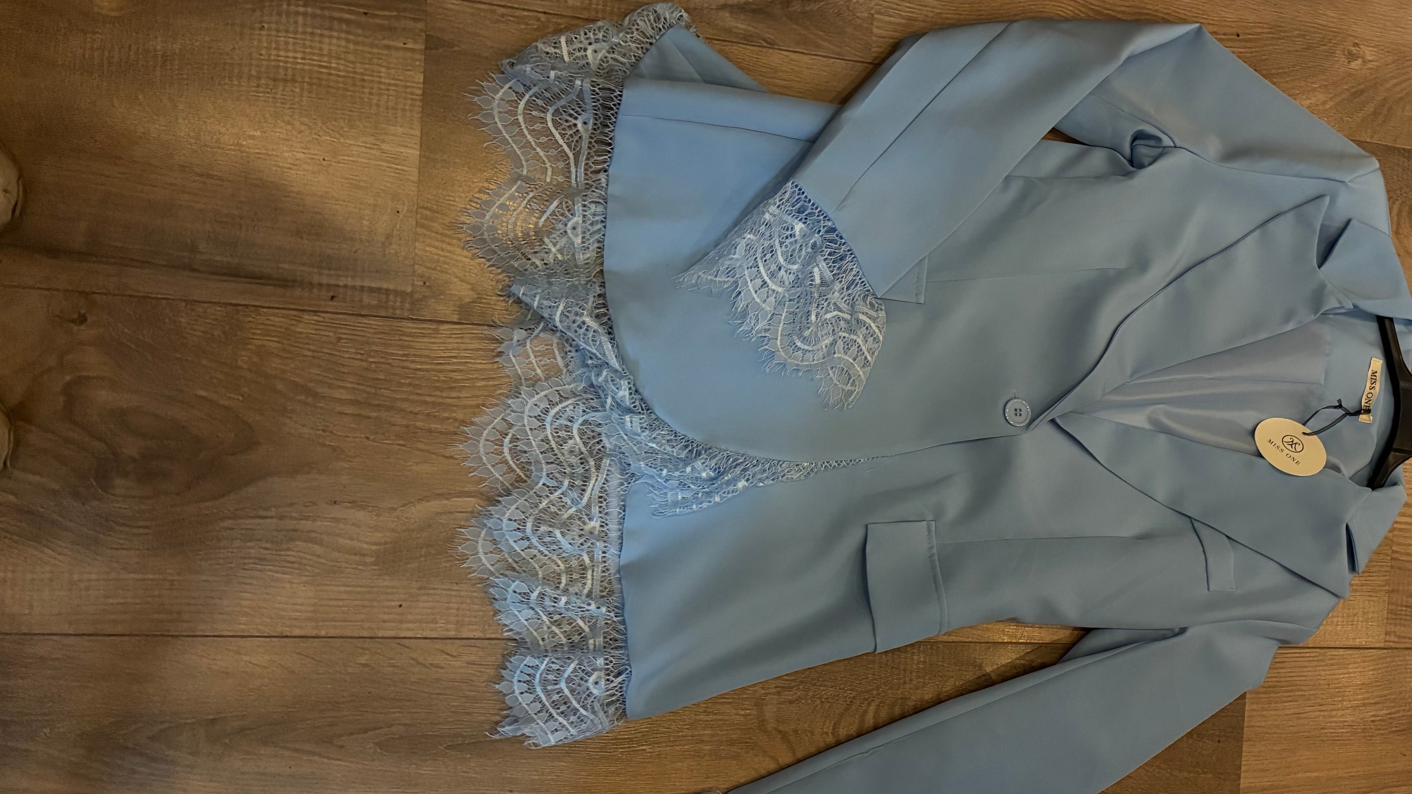 Blazer Lace Detail – Lichtblauw 💙