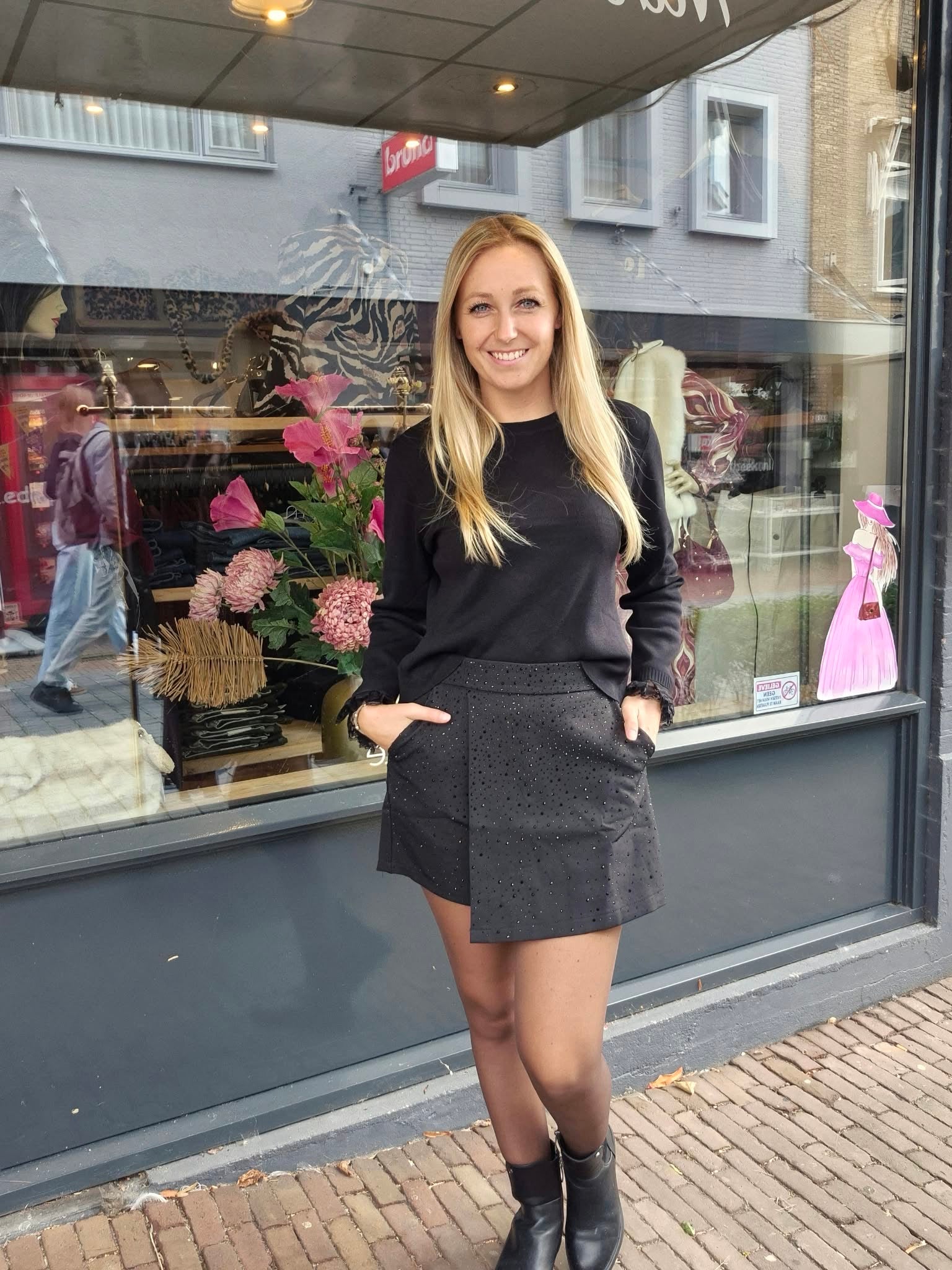 ✨ Strass short –Sharoon Zwart