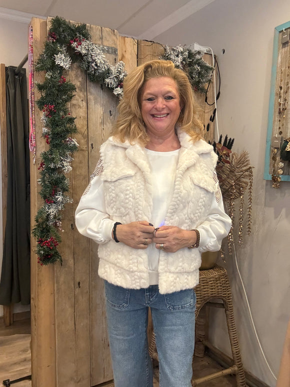 Lichtbeige faux fur bodywarmer van Mooij