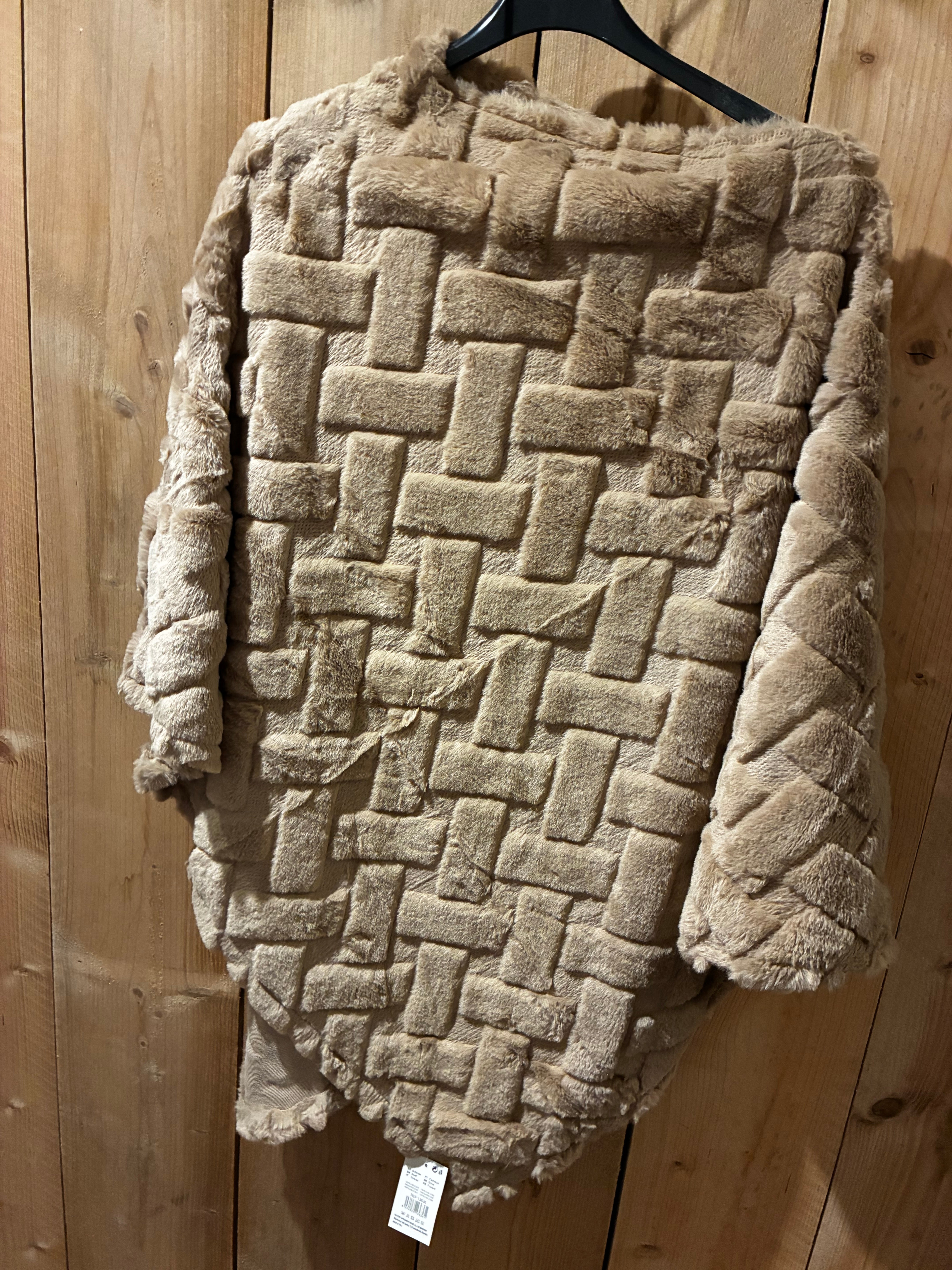 Poncho Maaike Camel