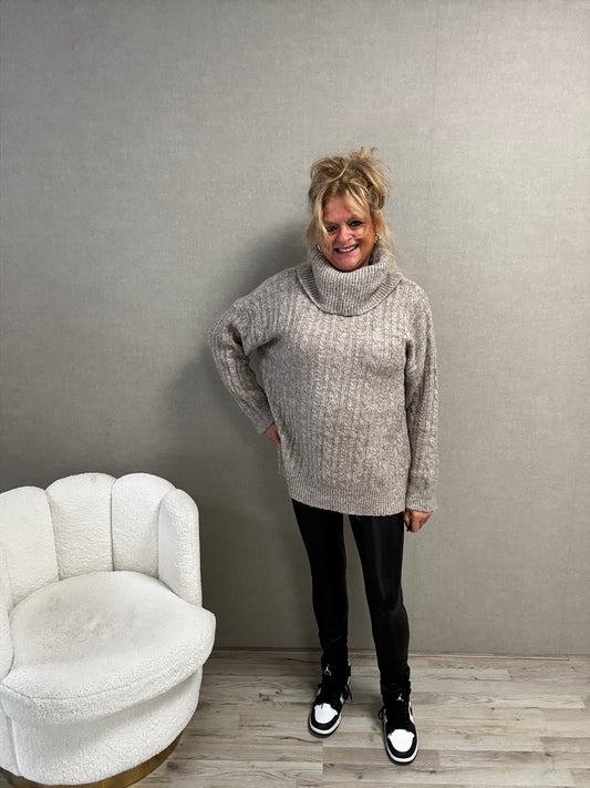 Coltrui Romy – Oversized Trui met Ruime Col Grijs