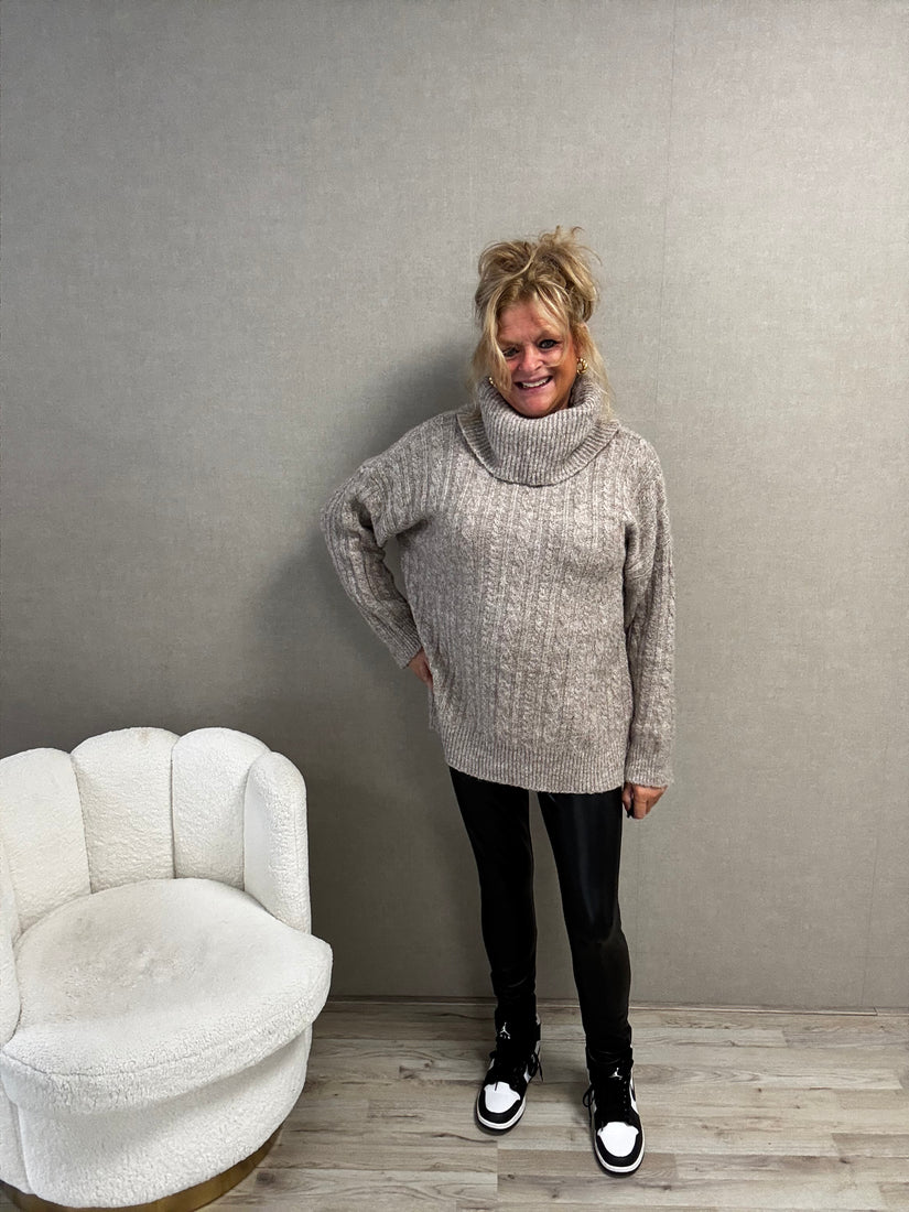 Coltrui Romy – Oversized Trui met Ruime Col Grijs