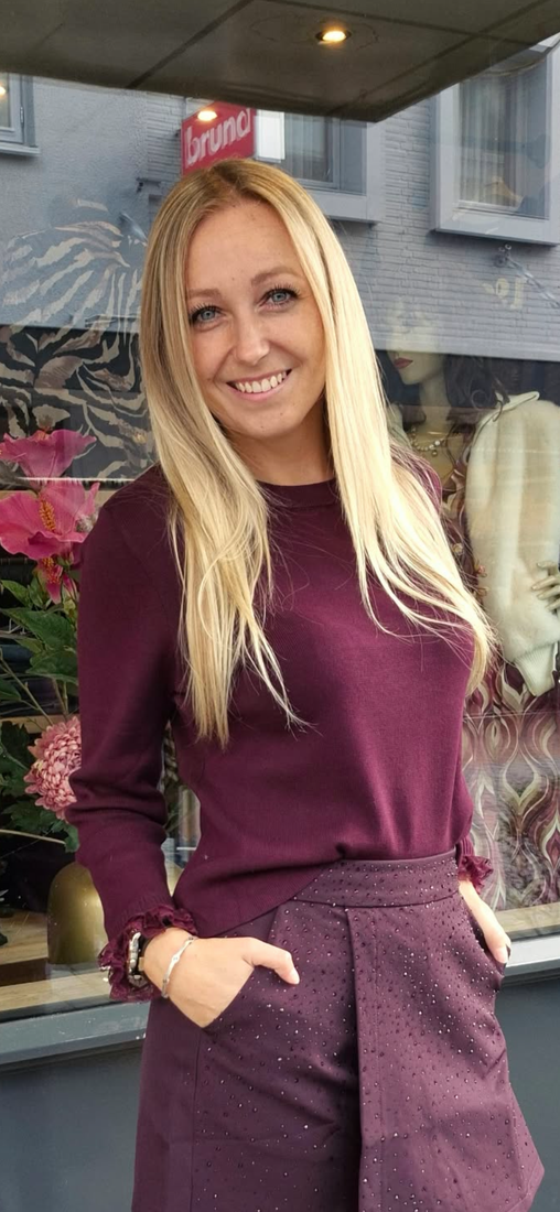 Top Nikkie met kanten mouwtjes Bordeaux