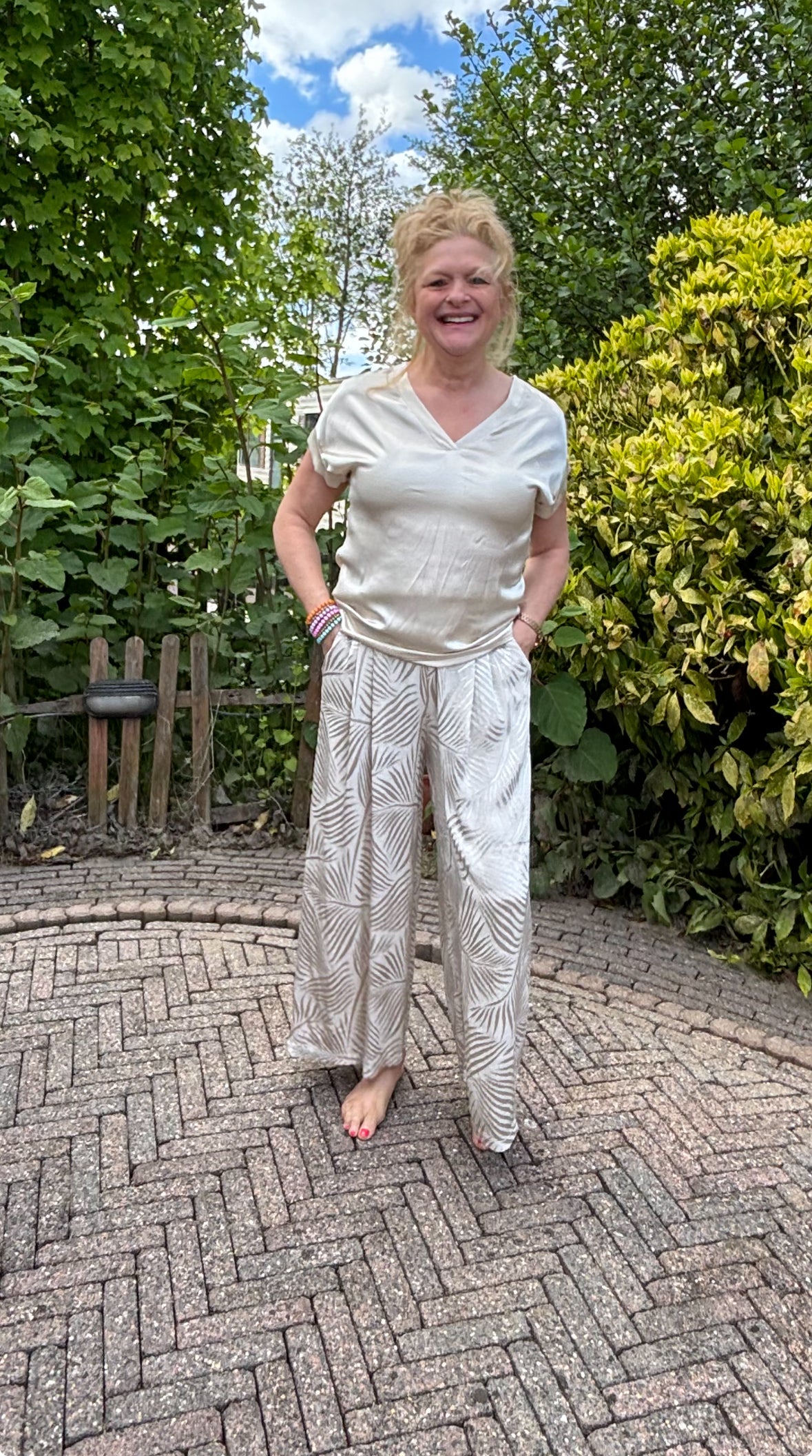 Lichtbeige glans shirt van Vera Jo