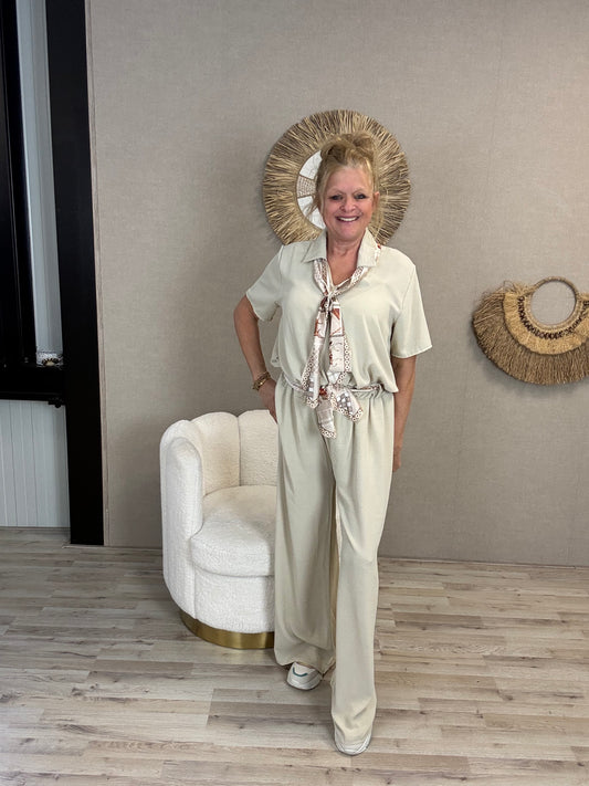 Tweedelig pak met Sjaaltje Beige