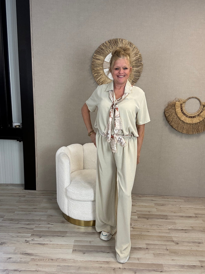 Tweedelig pak met Sjaaltje Beige