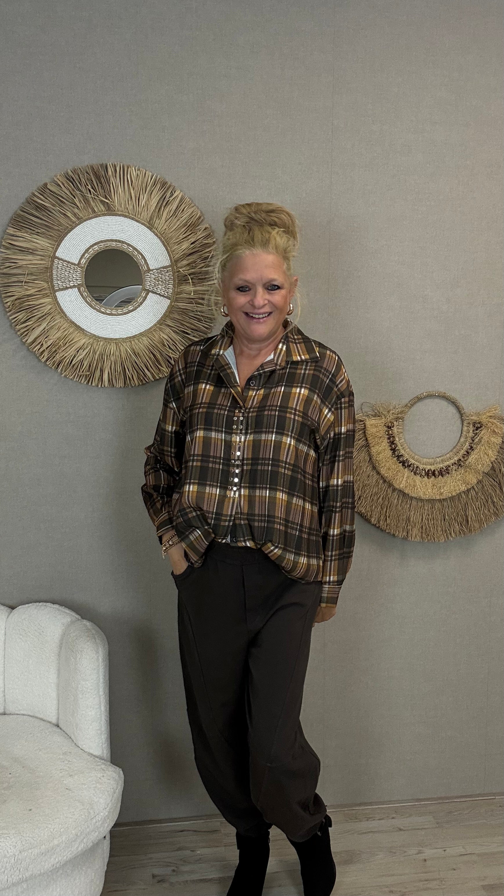 Gemma Ricceri ruitblouse met sierstuds – bruin