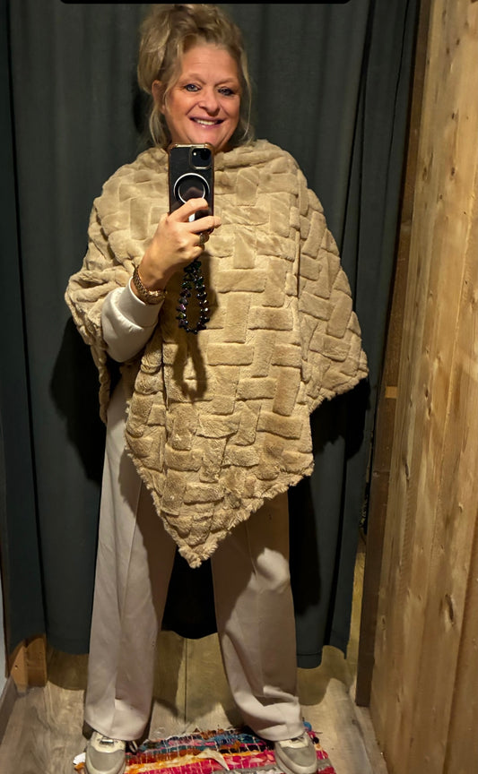 Poncho Maaike Camel