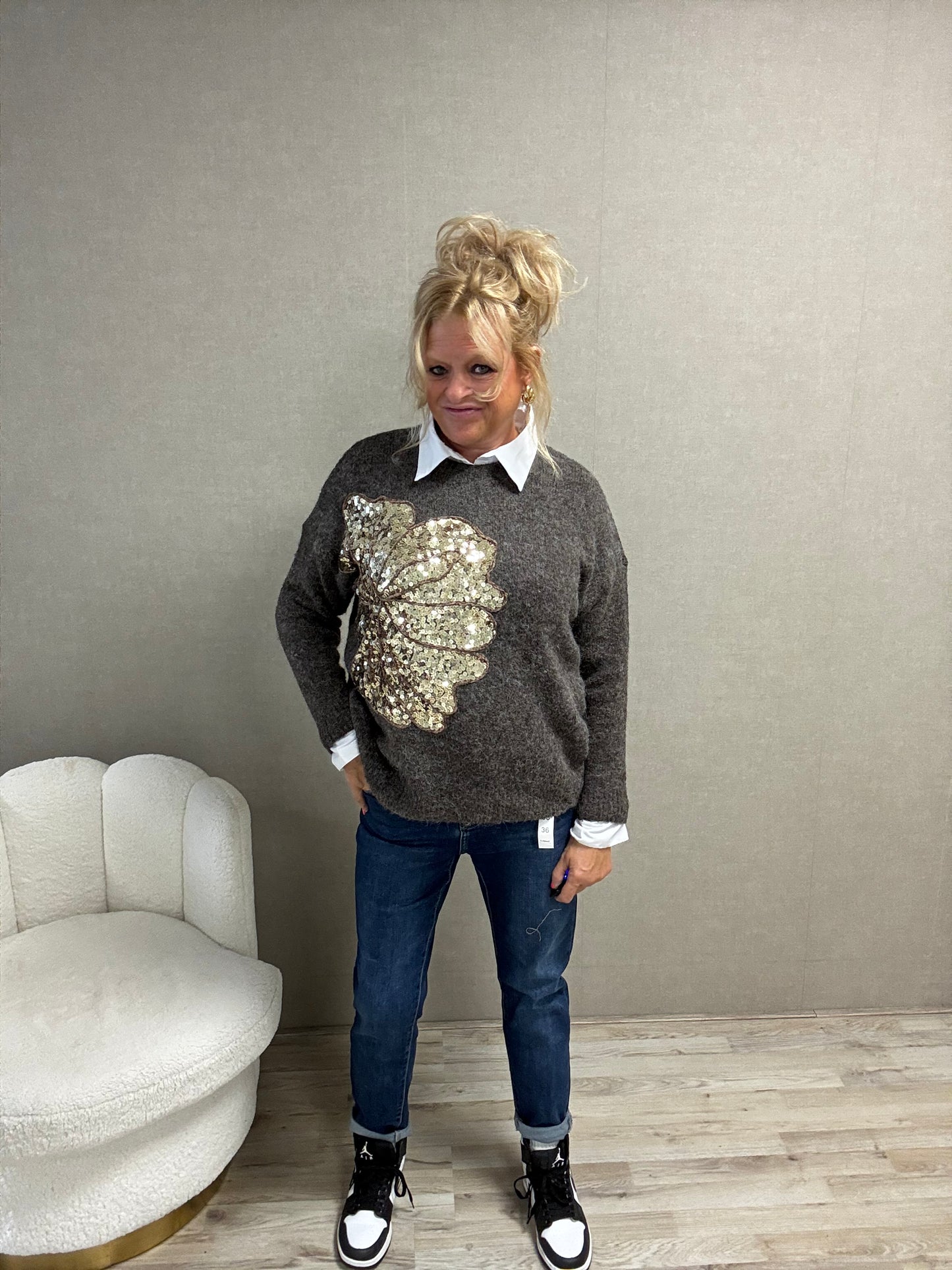 Trui met Pailletten Flower – Donkerbruin