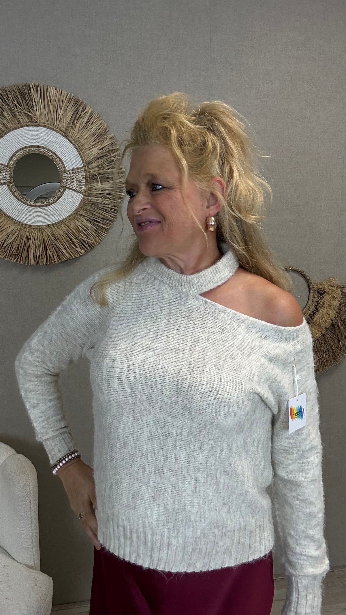 Truitje Lisa met open schouder Beige